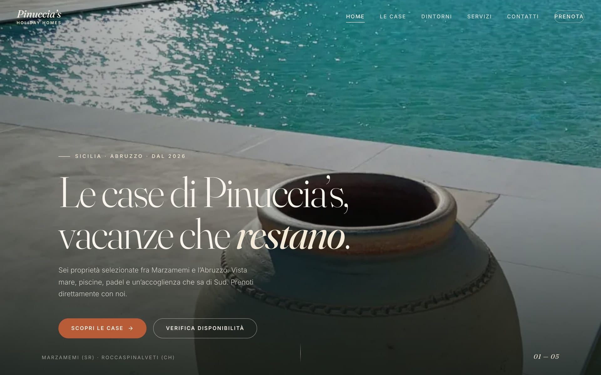 La home del sito di Agenzia Pinuccia's Holiday Homes, da computer