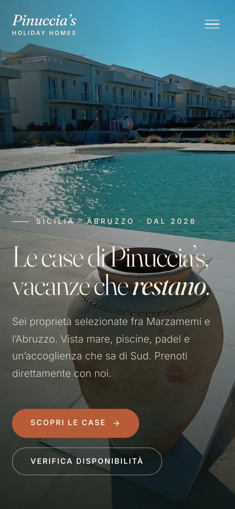 Il sito di Agenzia Pinuccia's Holiday Homes da telefono, schermata 1 di 3
